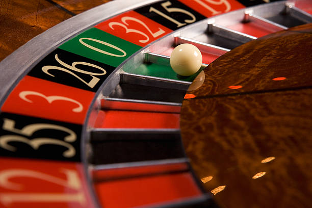 Pengguna melakukan deposit melalui ponsel di platform peta77